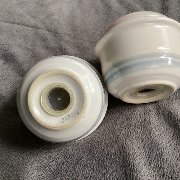 VINTAGE SALT AND PEPPER SHAKERS - Picture 5 of 6